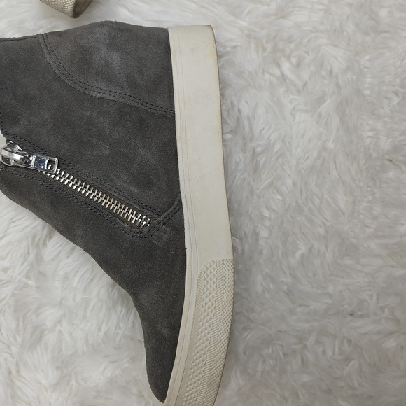 Steve Madden Suede Charcoal Wedge Shoe. Size 7.5 - Picture 8 of 11